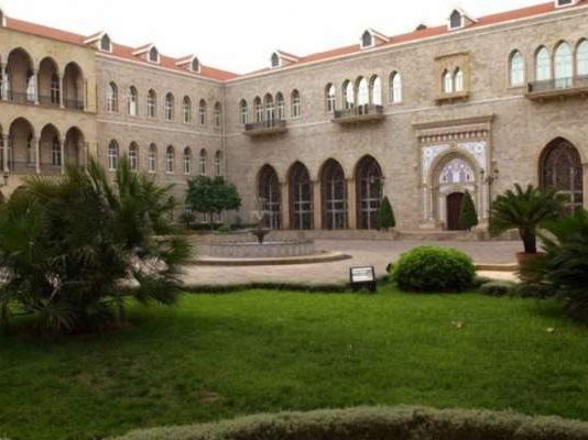 بيت الوسط : «قصر أيّاس» السليب