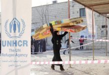 اللاجئون السوريون يبيعون المساعدات